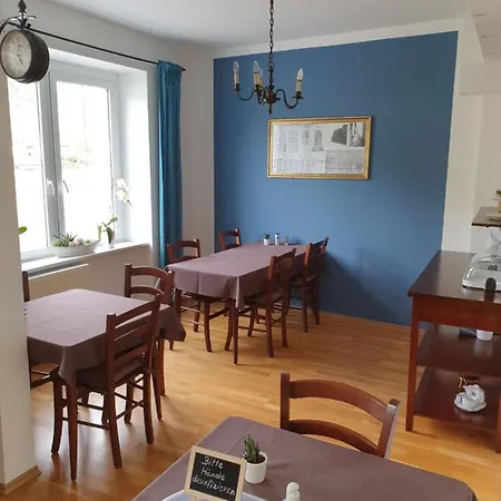 ゲストハウス Haus Burgfrieden 3*