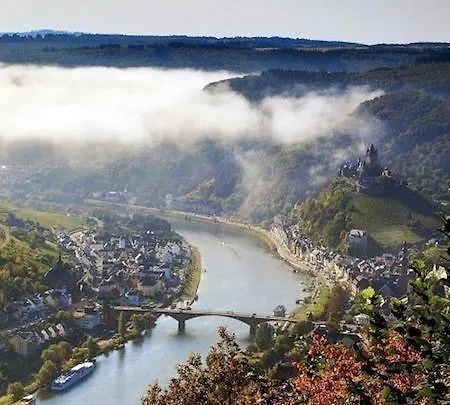 ゲストハウス Haus Burgfrieden 3*