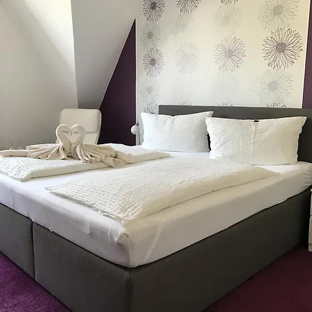 ゲストハウス Haus Burgfrieden 3*